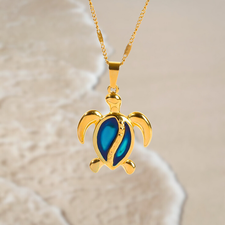 Chantal™ | Collier Tortue en Or avec Opale Bleue