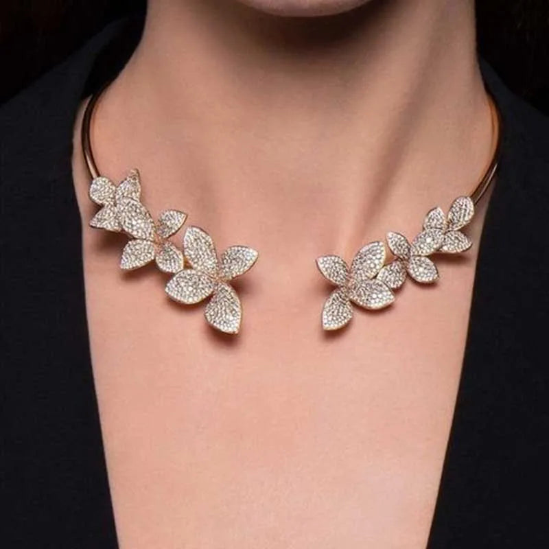 Collier Élégant Fleur en Cristal